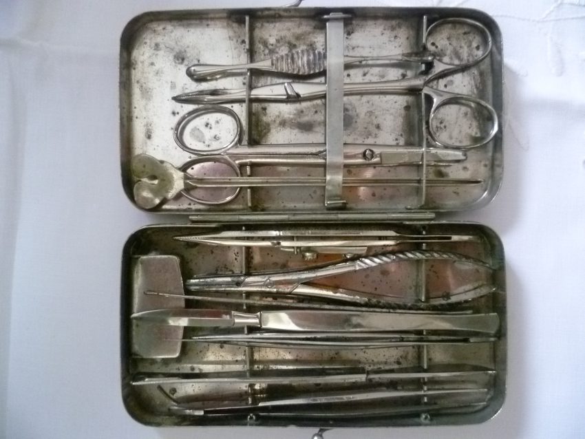 Arztbesteck.jpg